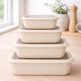 Skålset med lock i rektangulär form 4 st. i plast, beigeSkålset med lock i rektangulär form 4 st. i plast, beige