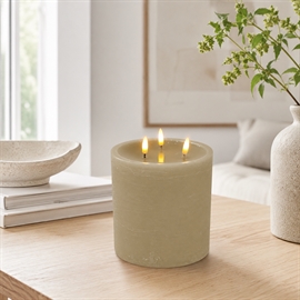 LED blockljus med 3 vekar och 3D-flamma – latte 15 x 15 cm med fjärrkontroll